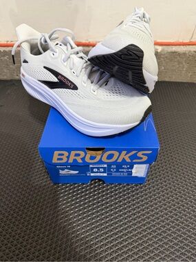 Women’s Brooks Ghost Running Shoes Size 8.5